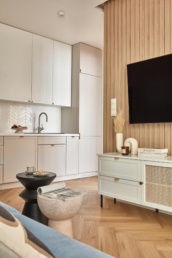 Zoli Stork - Hubnera 5 * Warszawa