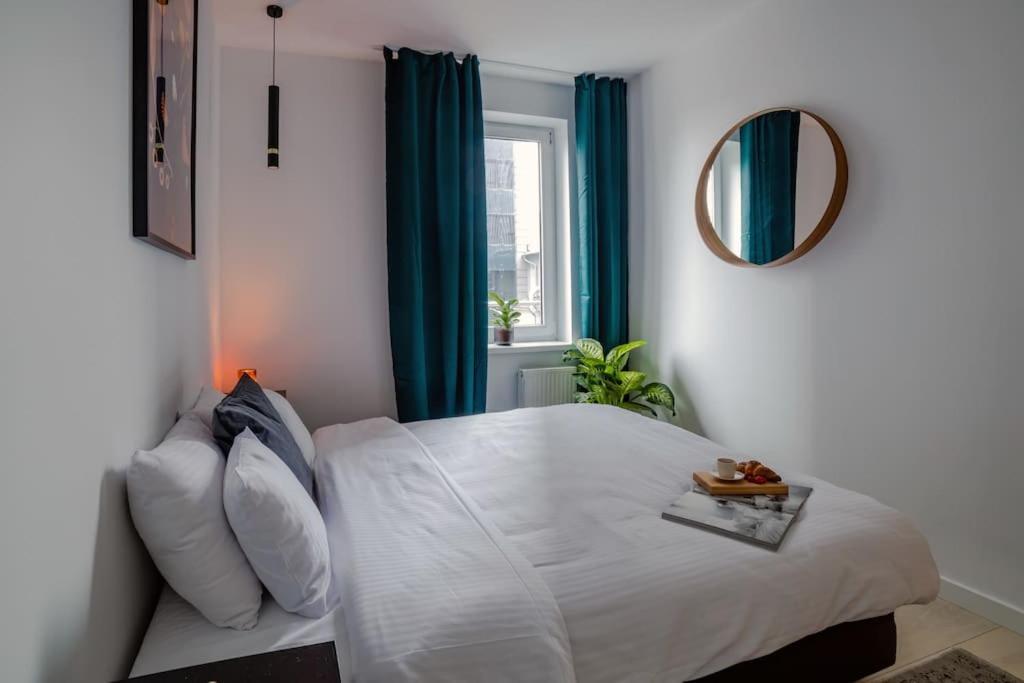 Oomph Downtown Atmospheric Zelazna Street Apartment Warsaw