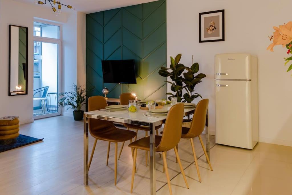 Apartment Oomph Downtown Atmospheric Zelazna Street *