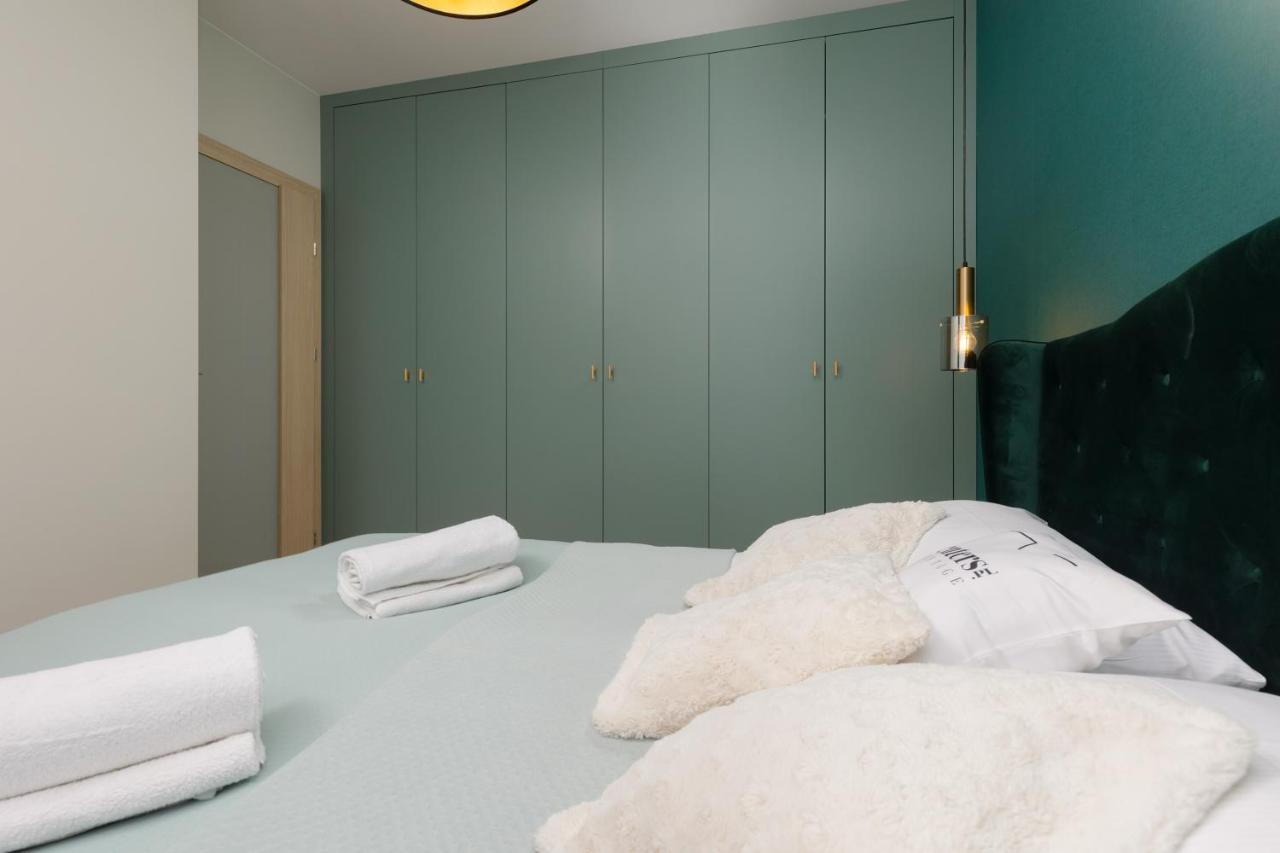 Habicha Three-room With Parking By Renters *