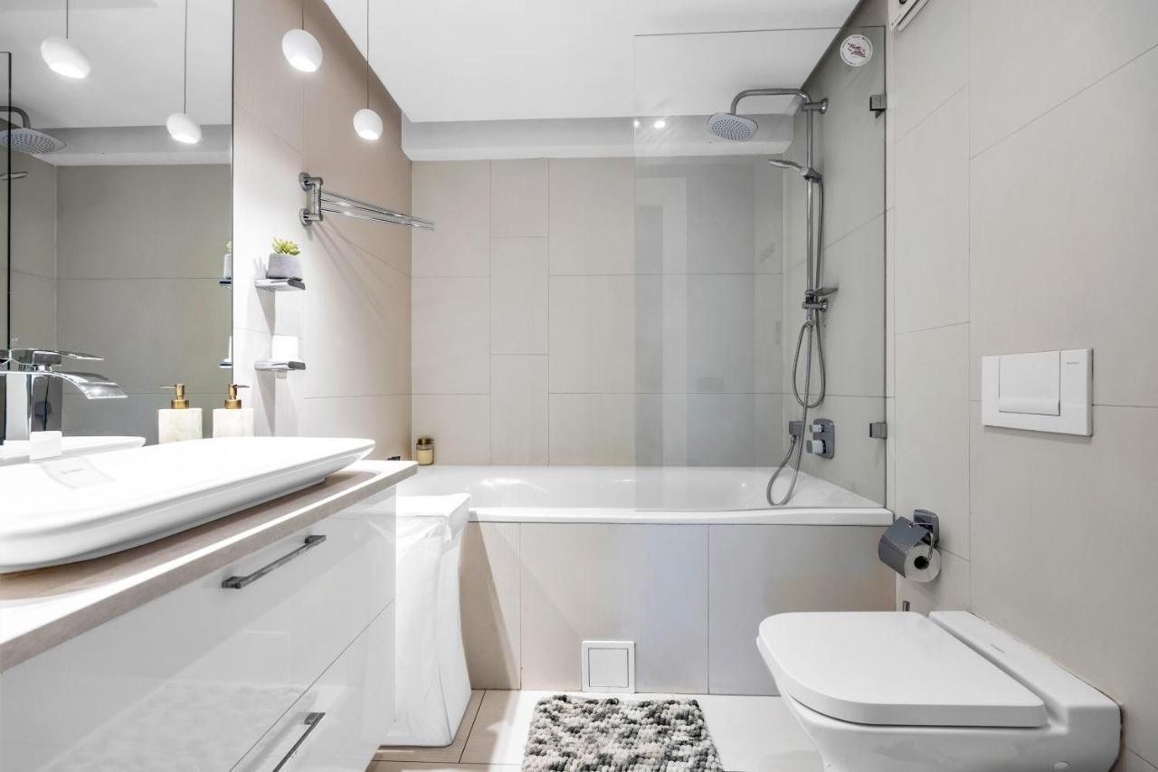 23rd Floor 3br With Views Of Warszawa