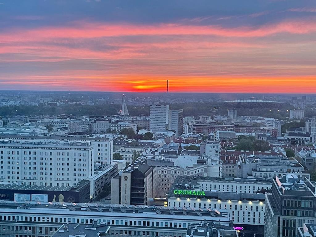 23rd Floor 3br With Views Of Apartment *