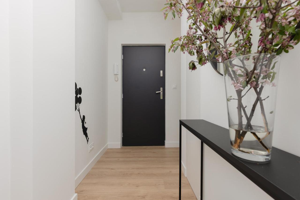 Fashionable Center By Renters Apartment