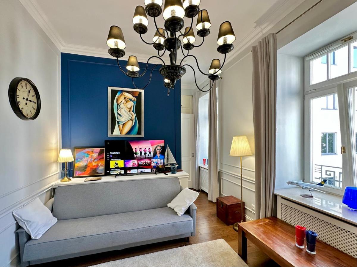 Apartment Decor Metro Wifi 300 Mbs 65tv Netflix Hbo Warsaw