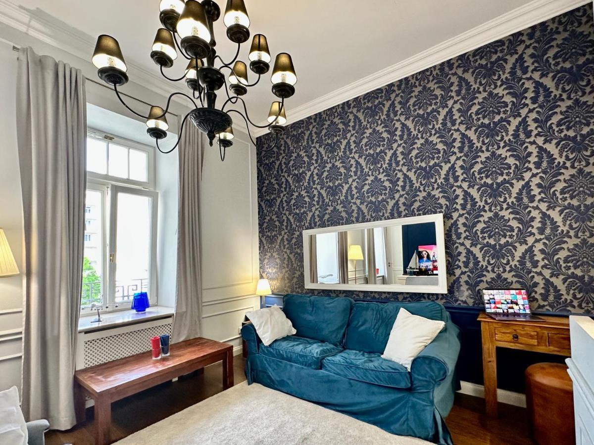 Apartment Decor Metro Wifi 300 Mbs 65tv Netflix Hbo Warsaw