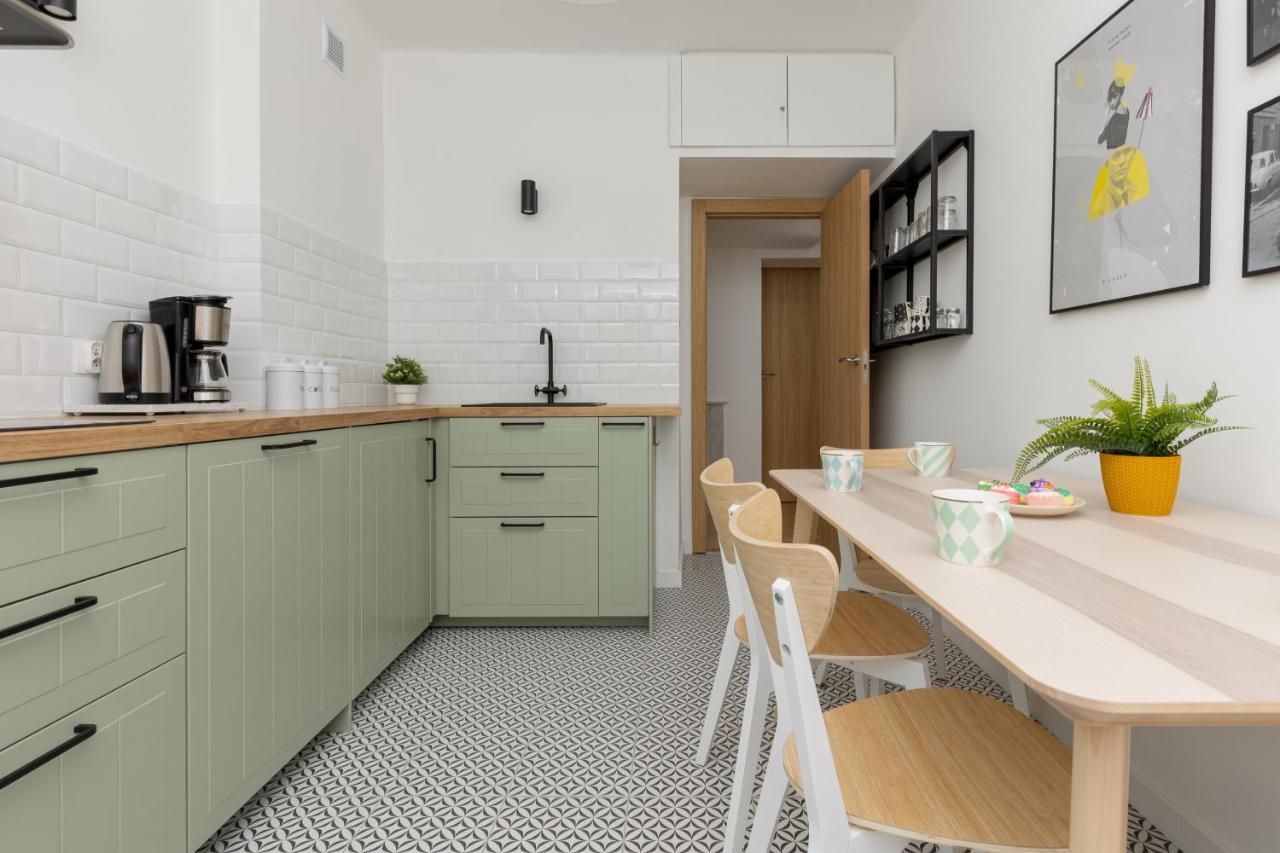 Tasteful In Center By Renters *