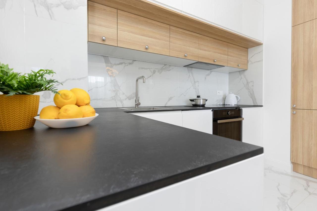 Apartment Praga Arte With Parking & Balcony By Renters