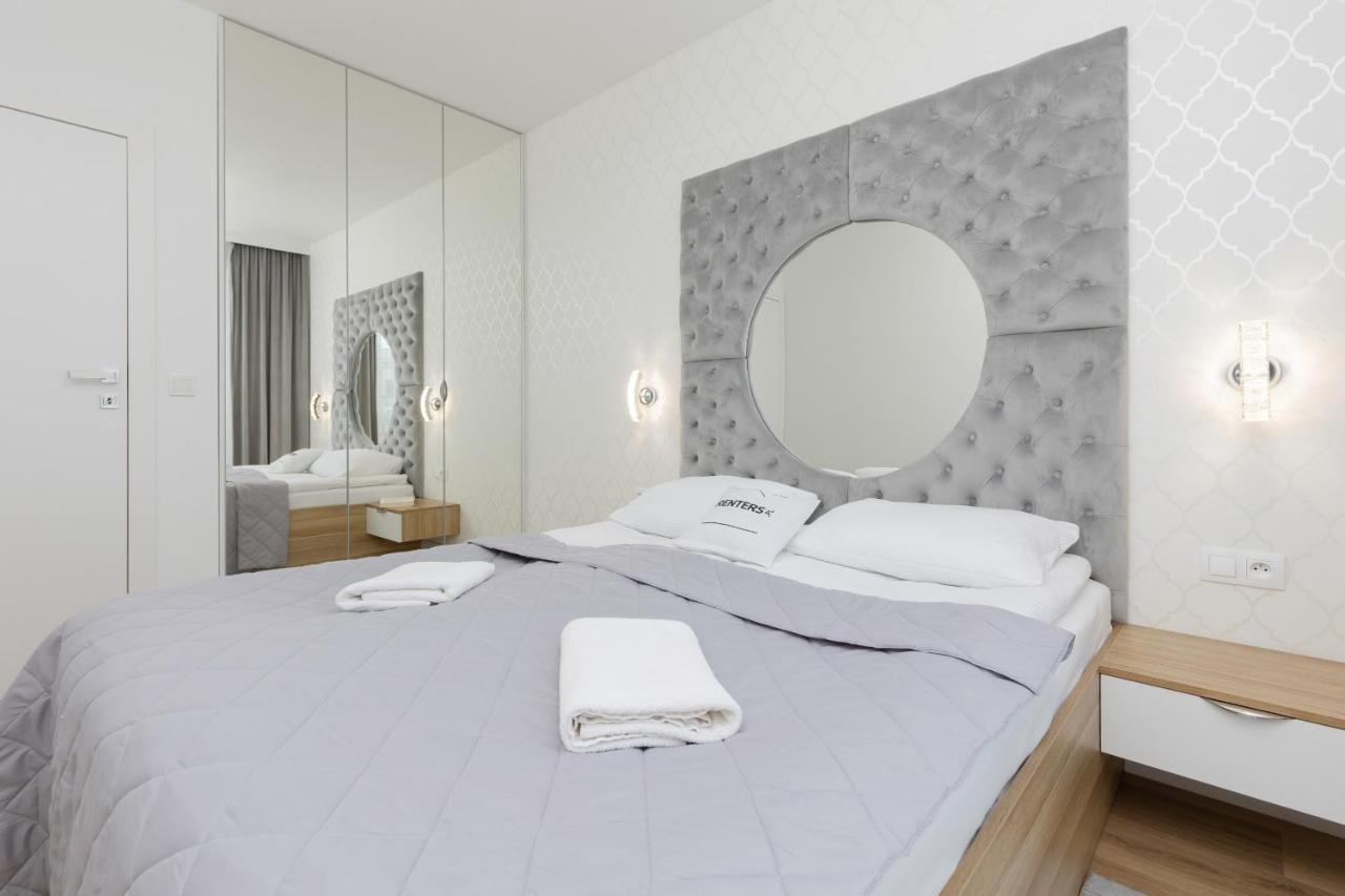 Apartment Praga Arte With Parking & Balcony By Renters *