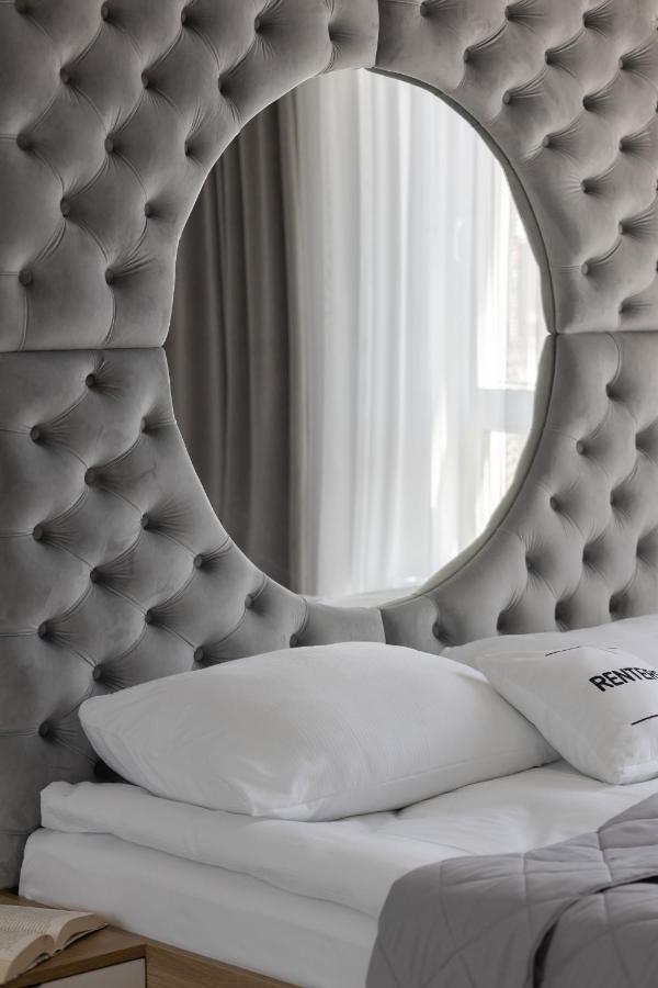 Praga Arte With Parking & Balcony By Renters Apartment *