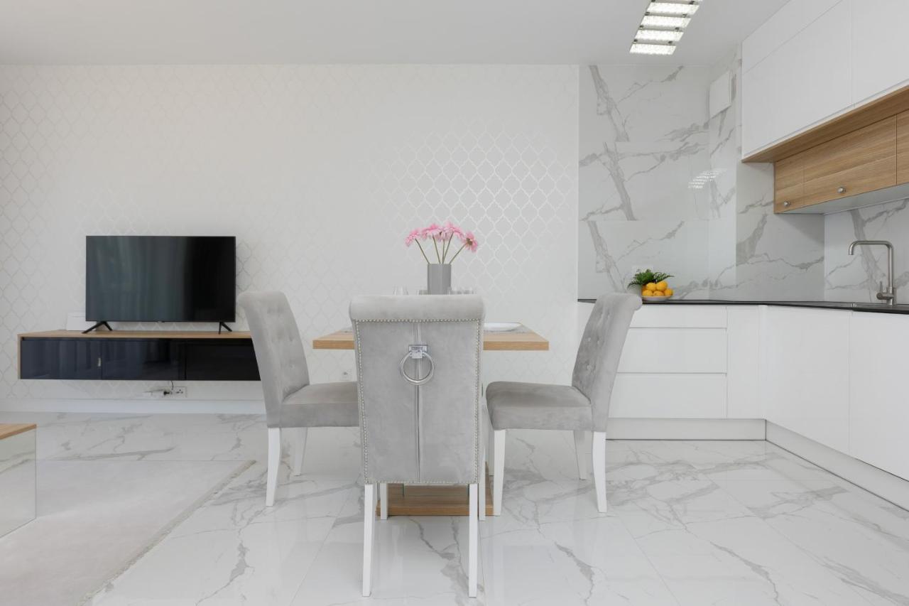 Praga Arte With Parking & Balcony By Renters Apartment Warschau