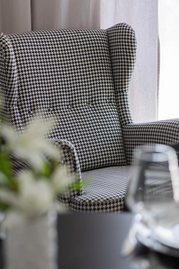 Boutiq Park Elegant With Parking By Renters Apartment