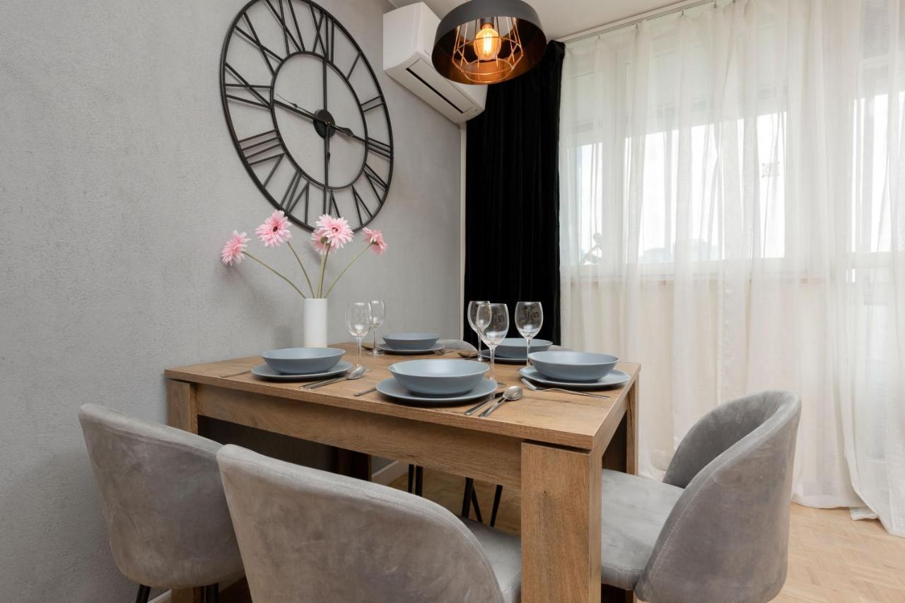 City View With 2 Bedrooms & Ac By Renters Varsóvia