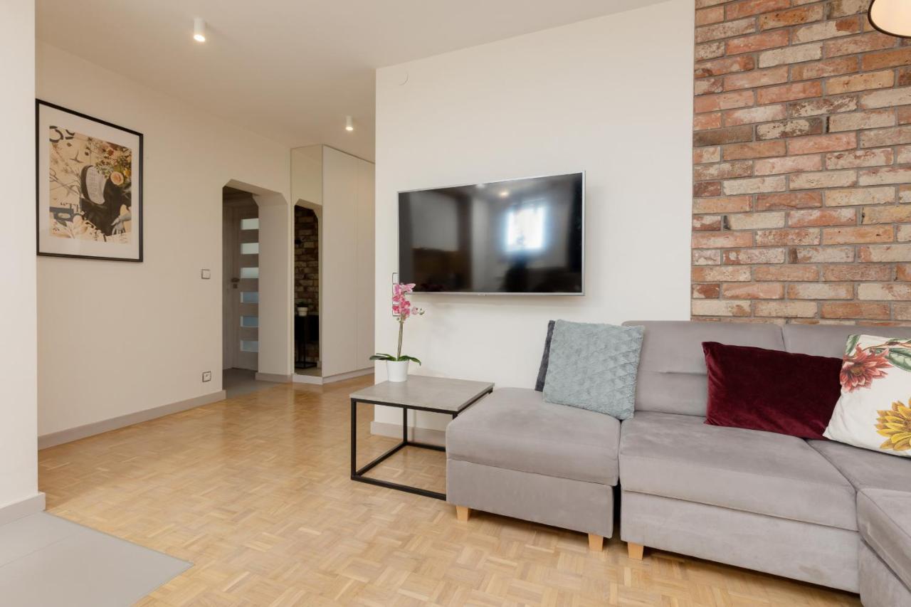 City View With 2 Bedrooms & Ac By Renters *