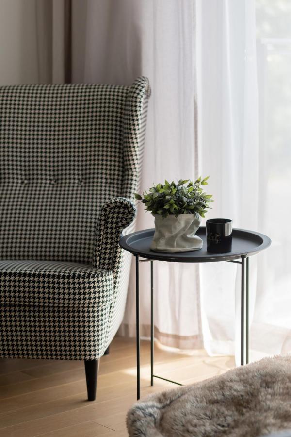 Boutiq Park Elegant With Parking By Renters Apartment