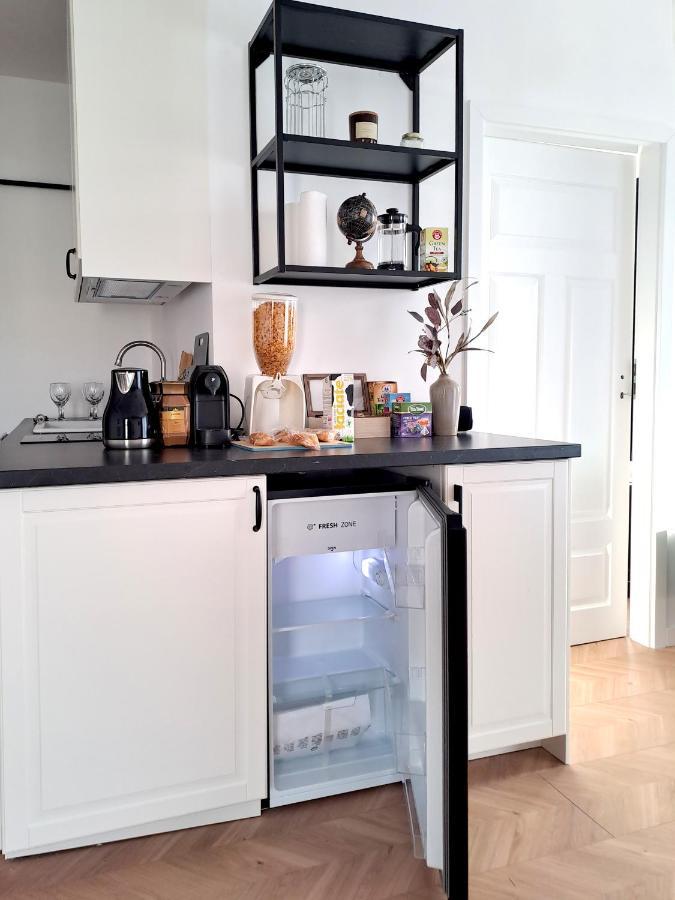 Sunny & Modern 2 Beds Spacious Air-conditioned Căn hộ