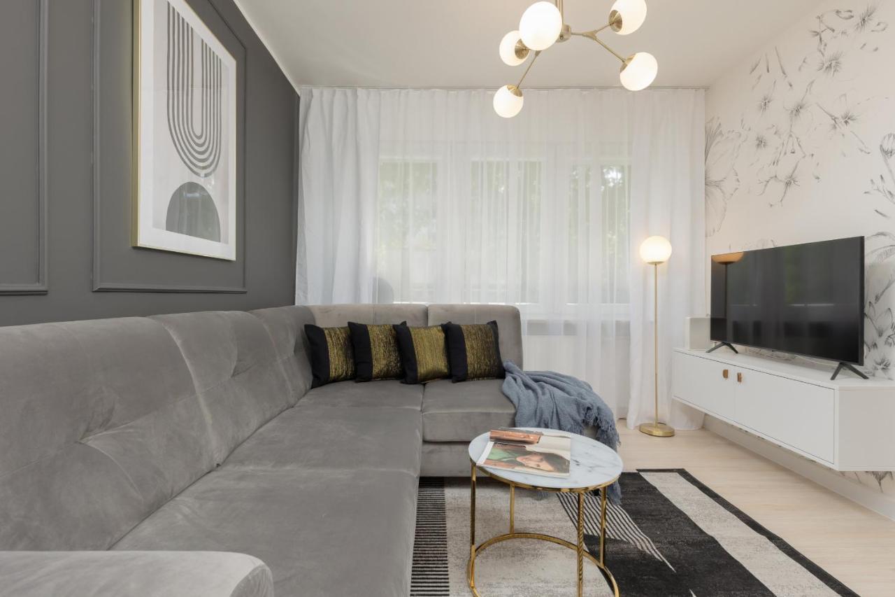 Apartment Pulawska Elegant Mokotow By Renters