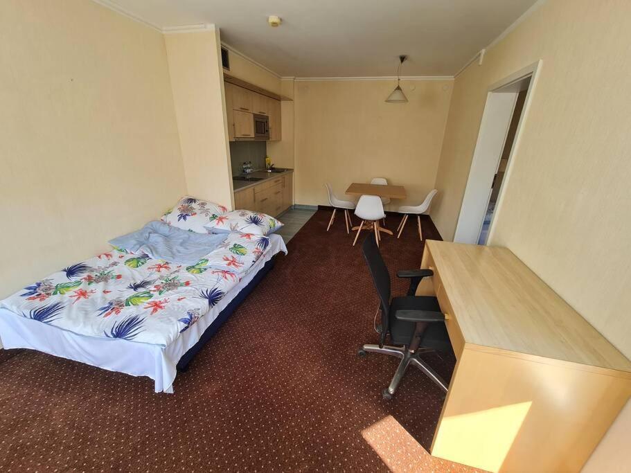 Apartamento 10q - Z6 201 *