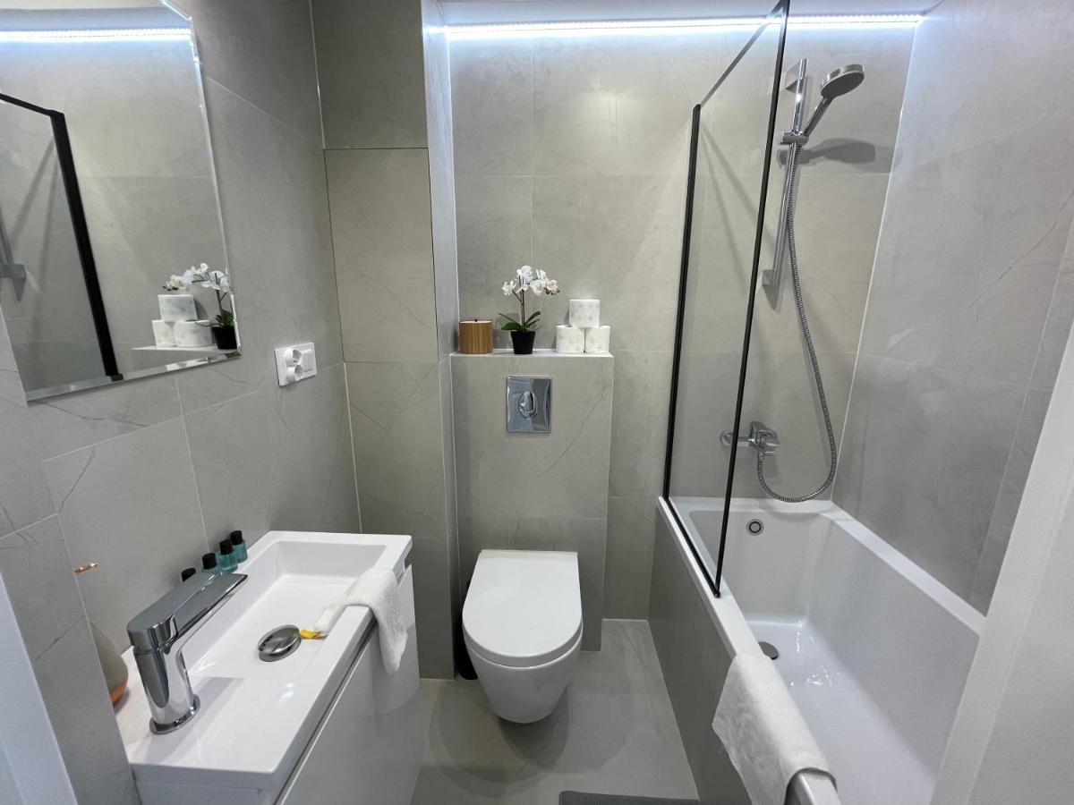 Emilii Plater 55 - Modern Full * Warsaw