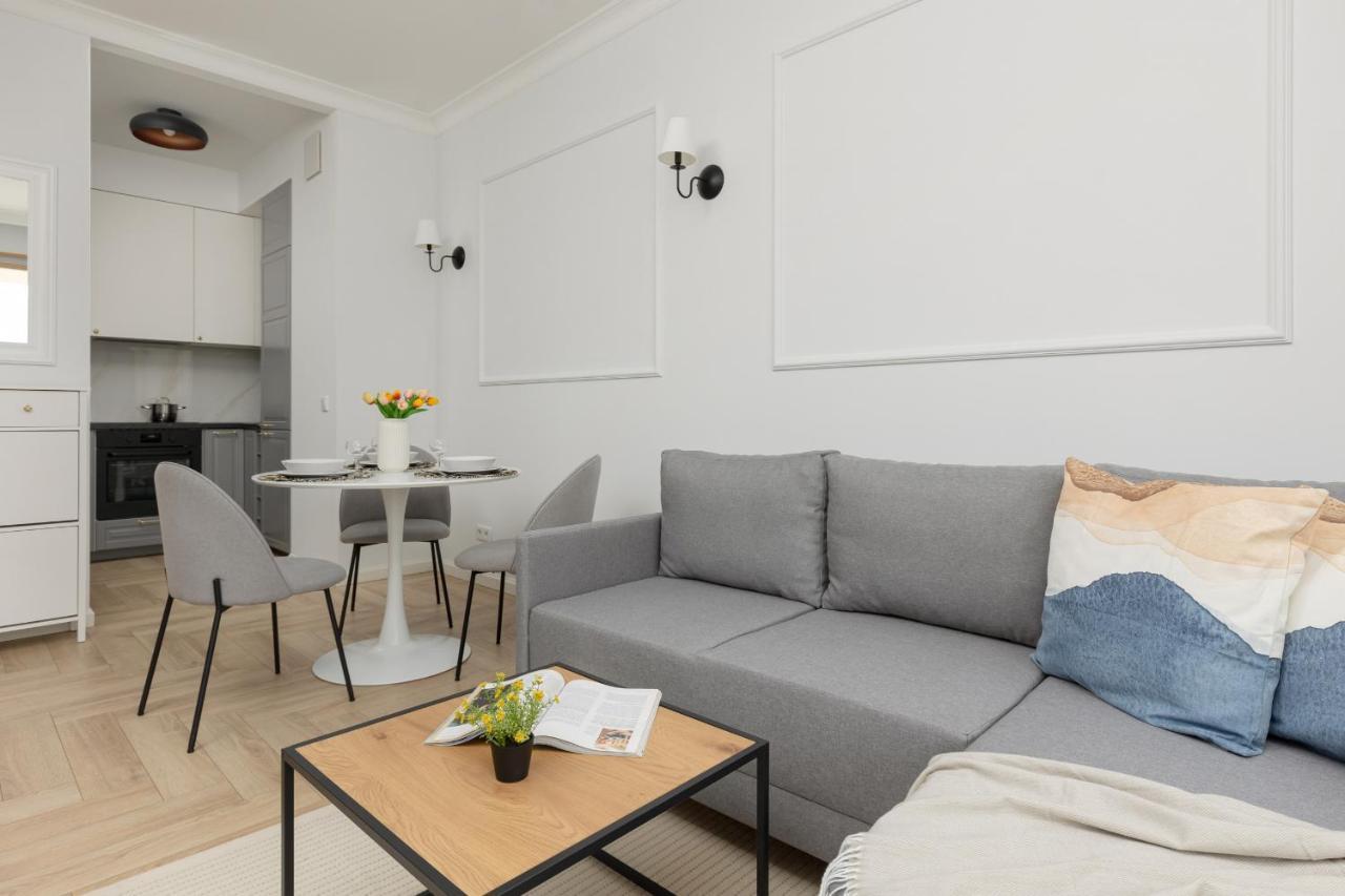 Apartment Stylish Kolejowa & Parking & Balcony By Renters *