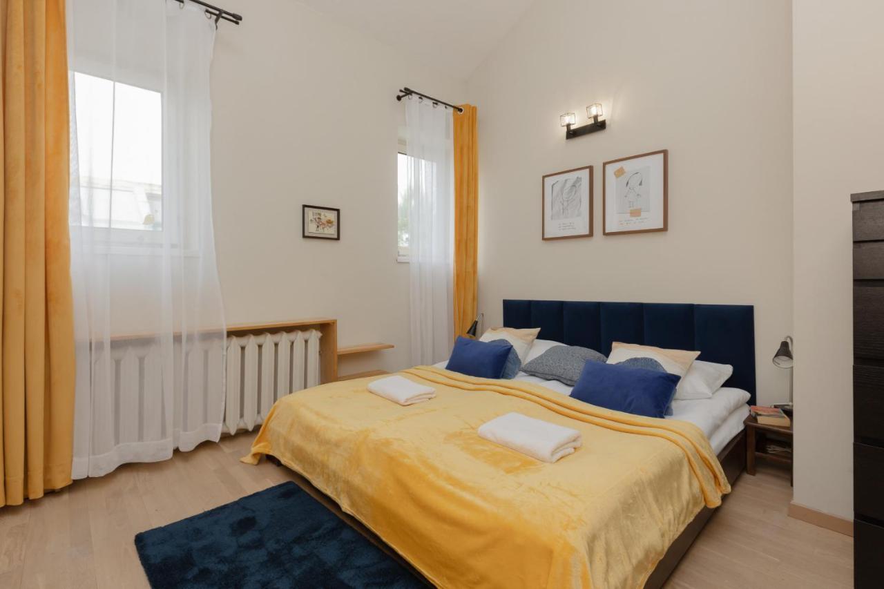 Spacious For 8 Guests Near Metro Natolin By Renters Apartamento