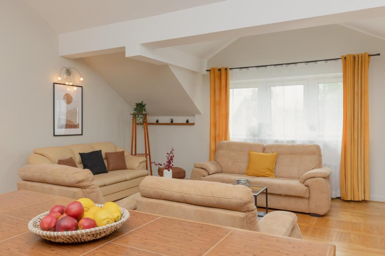 Apartamento Spacious For 8 Guests Near Metro Natolin By Renters *