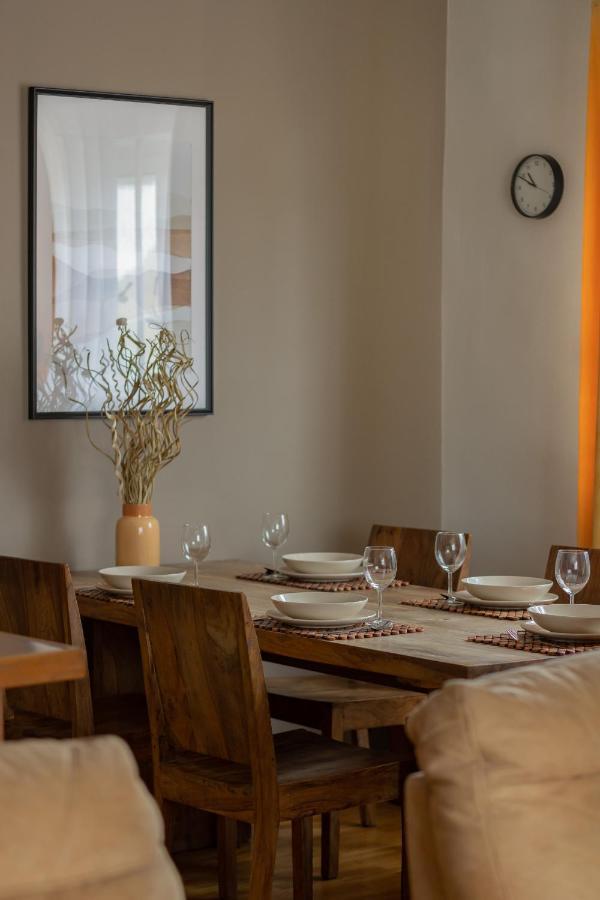 Apartamento Spacious For 8 Guests Near Metro Natolin By Renters