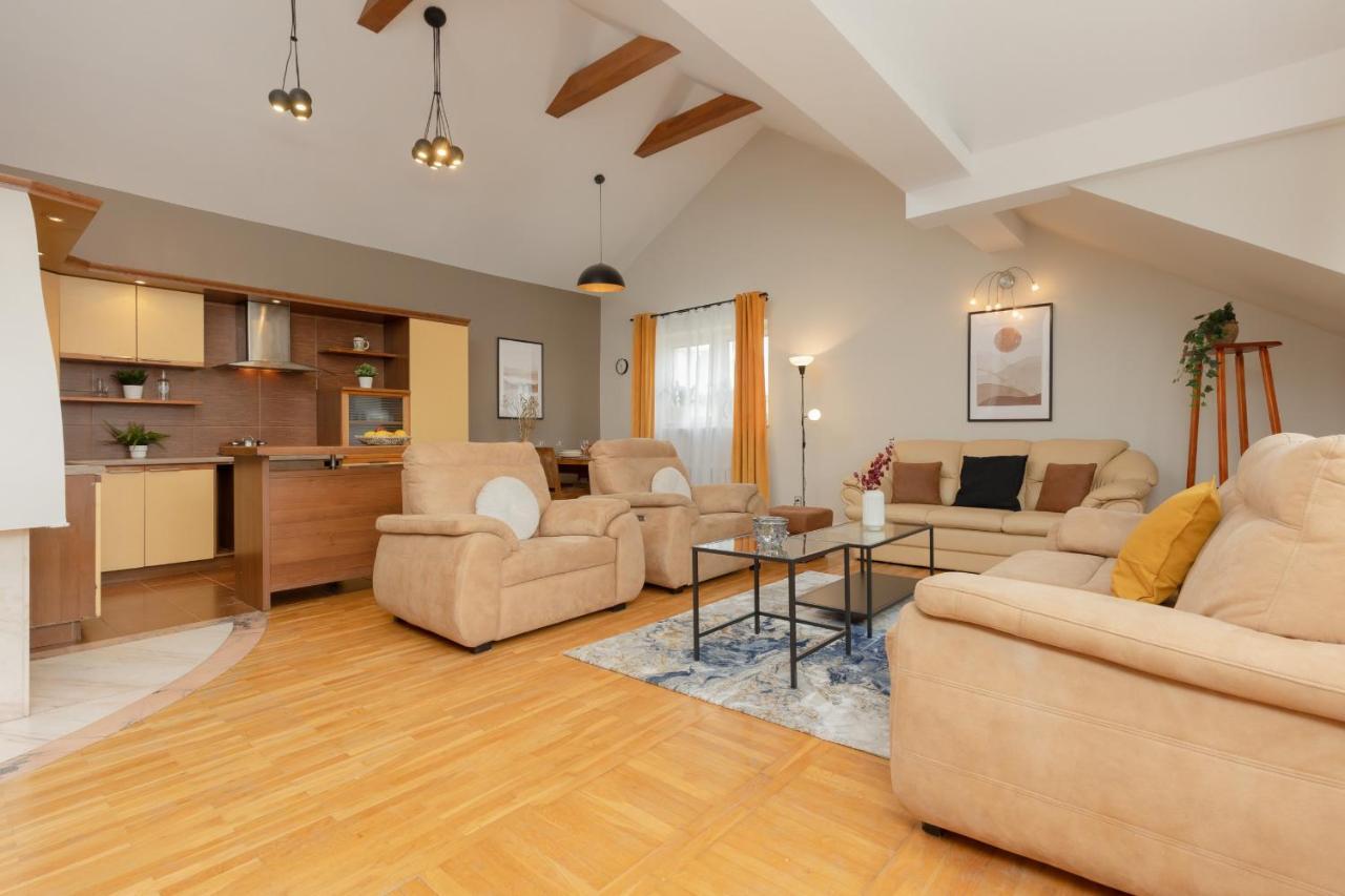 Apartamento Spacious For 8 Guests Near Metro Natolin By Renters