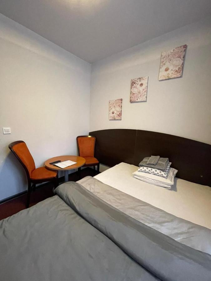 Kaskada Lomianska 33 Homestay Warsaw