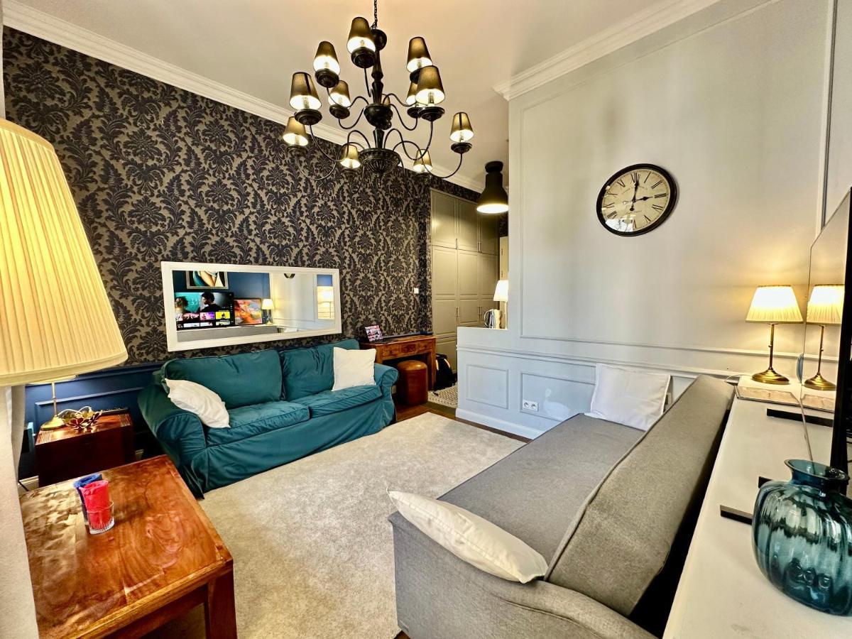Decor Metro Wifi 300 Mbs 65tv Netflix Hbo Warsaw