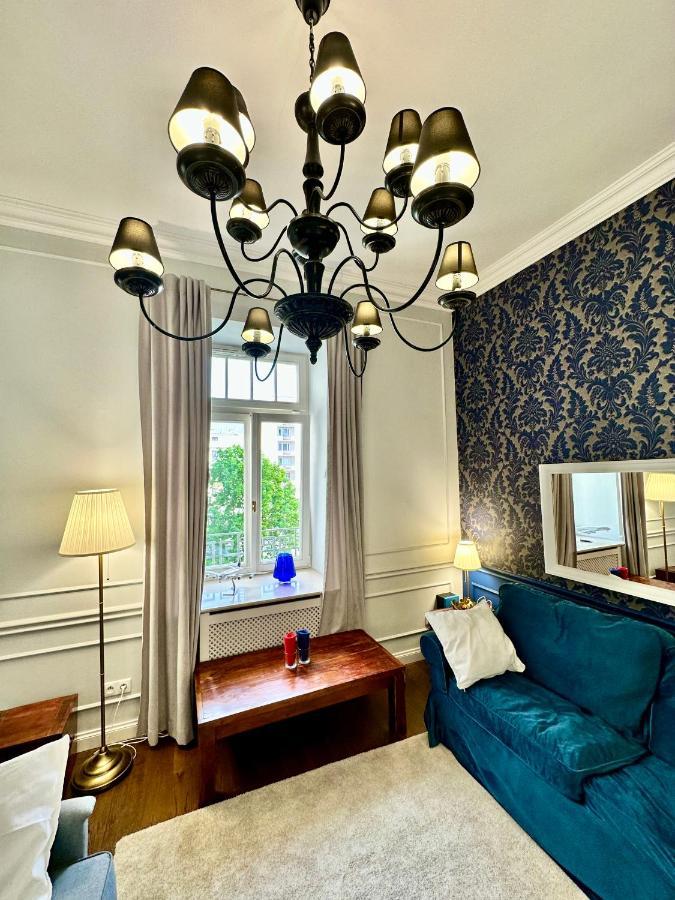 Apartment Decor Metro Wifi 300 Mbs 65tv Netflix Hbo