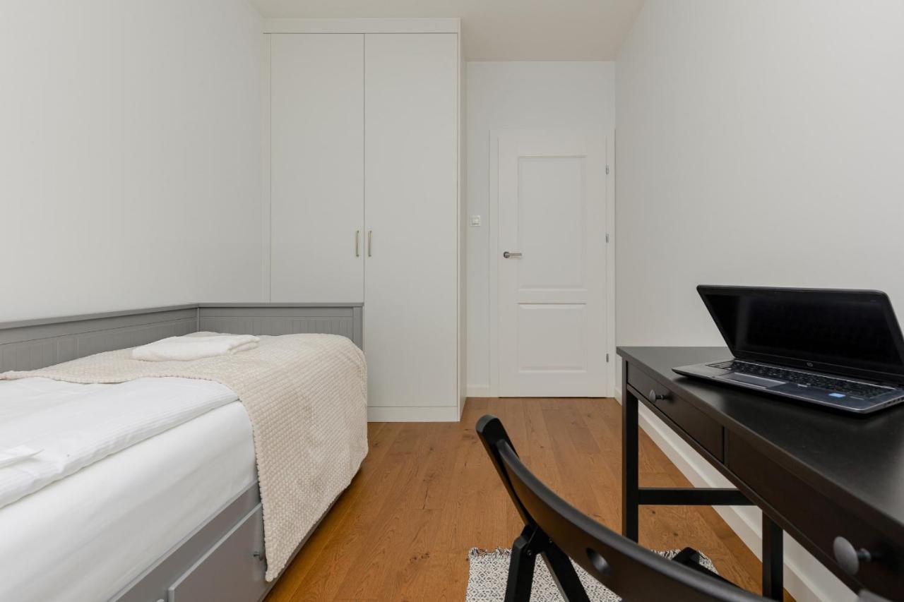 Modern Stalowa 2 Bedrooms & Parking By Renters Apartment