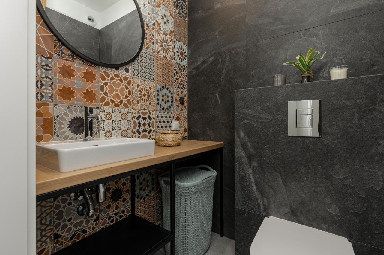 Modern Stalowa 2 Bedrooms & Parking By Renters *
