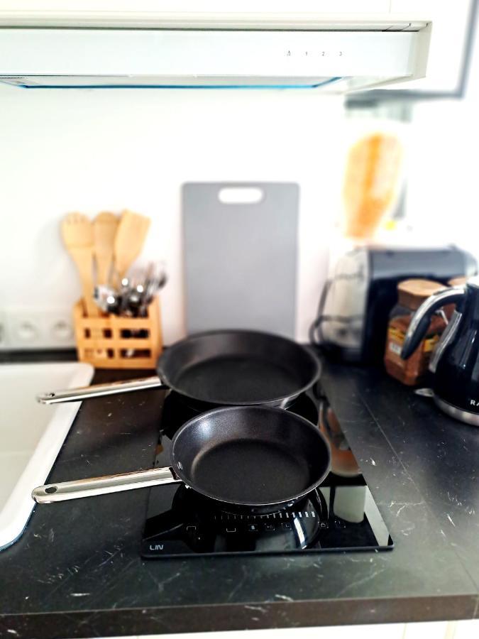 Sunny & Modern 2 Beds Spacious Air-conditioned