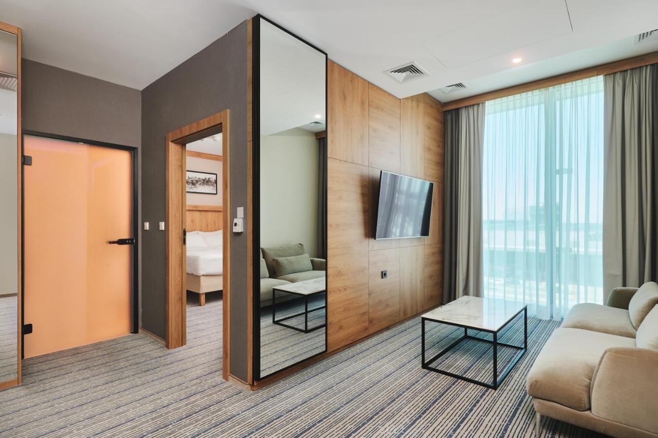 Hotel Courtyard By Marriott Airport