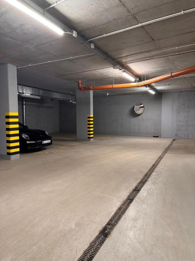 C71 - Metro Wilanowska - Free Underground Parking Warschau