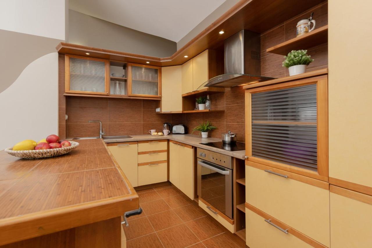 Apartamento Spacious For 8 Guests Near Metro Natolin By Renters *