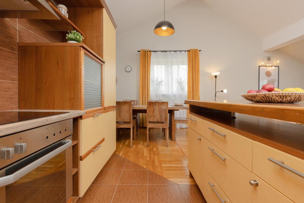 Spacious For 8 Guests Near Metro Natolin By Renters Apartamento Varsóvia