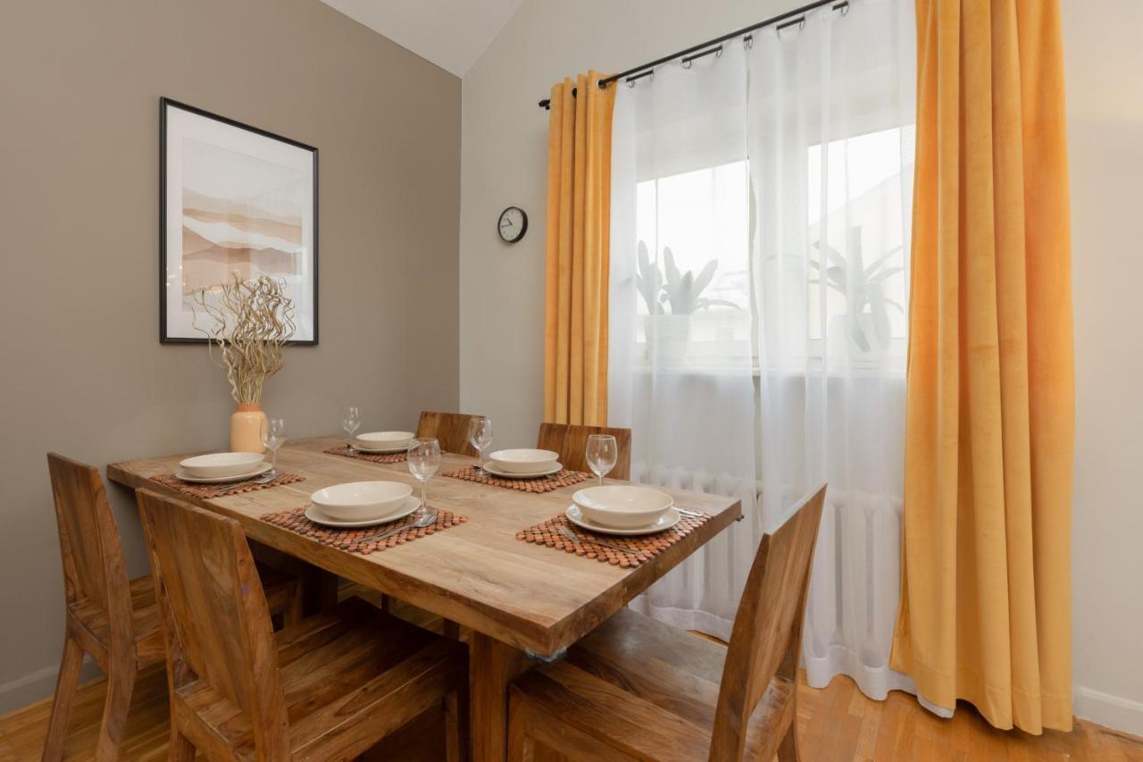 Spacious For 8 Guests Near Metro Natolin By Renters Varsóvia