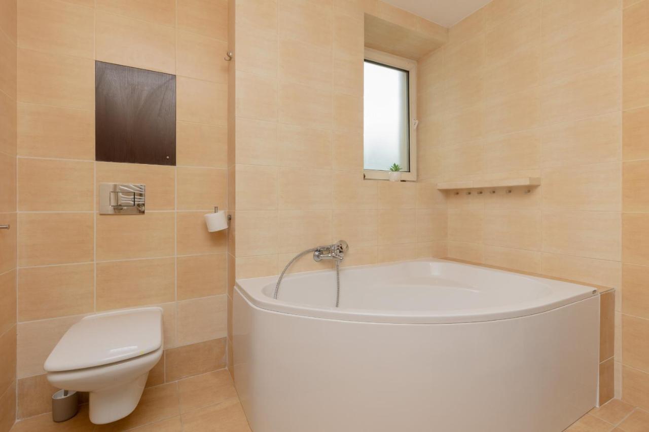 Spacious For 8 Guests Near Metro Natolin By Renters * Varsóvia