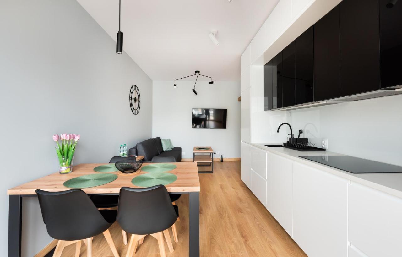Apartment Wola Skwer Sunny