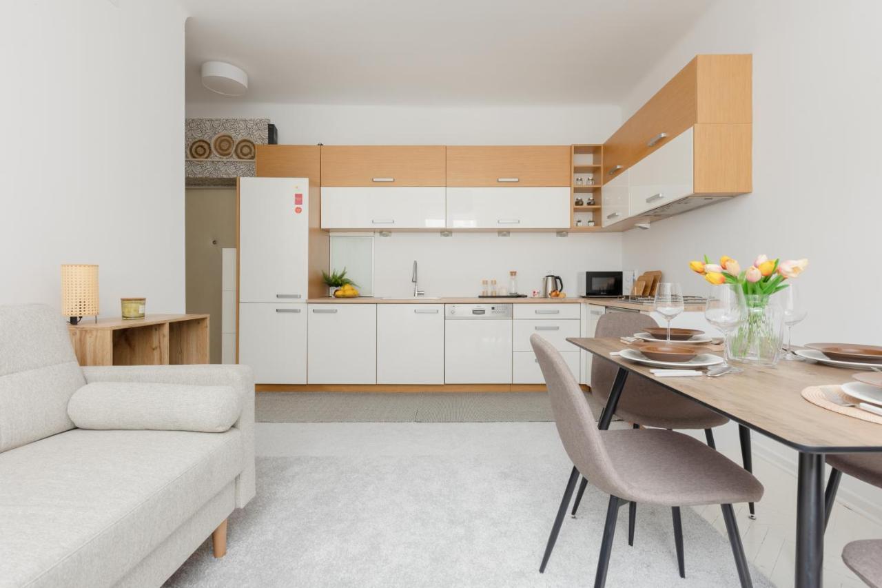 City Centre Sniadeckich Near Metro Station By Renters Apartment