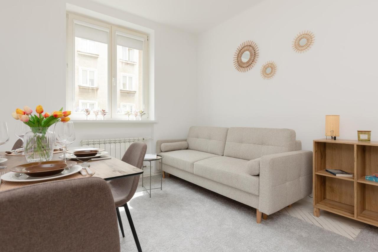 Apartment City Centre Sniadeckich Near Metro Station By Renters
