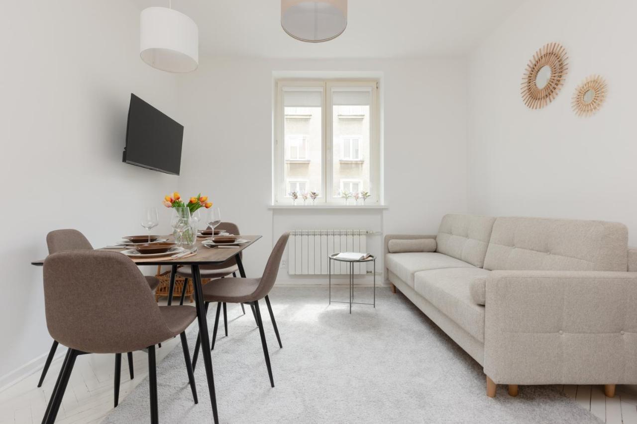 City Centre Sniadeckich Near Metro Station By Renters Apartment