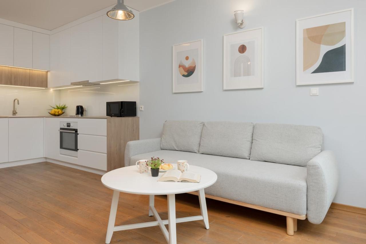 Cozy & Sunny For 4 Guests Kolejowa By Renters Apartment *