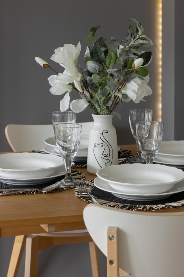 Cozy & Sunny For 4 Guests Kolejowa By Renters *