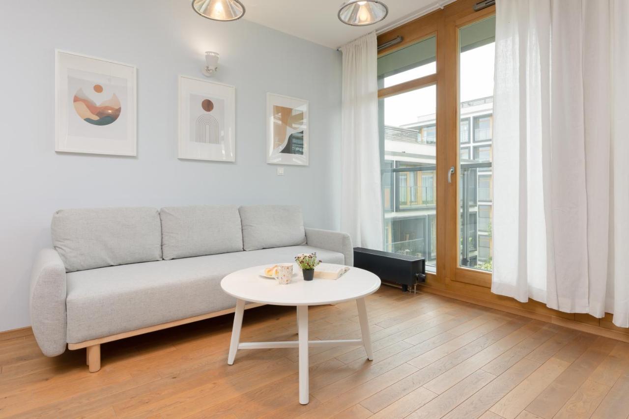 Cozy & Sunny For 4 Guests Kolejowa By Renters Apartment *