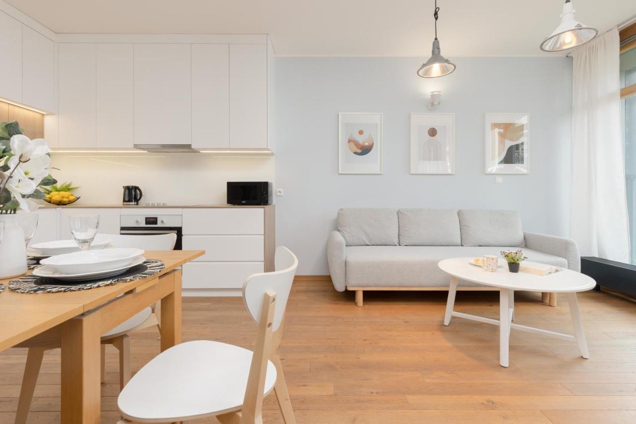 Cozy & Sunny For 4 Guests Kolejowa By Renters