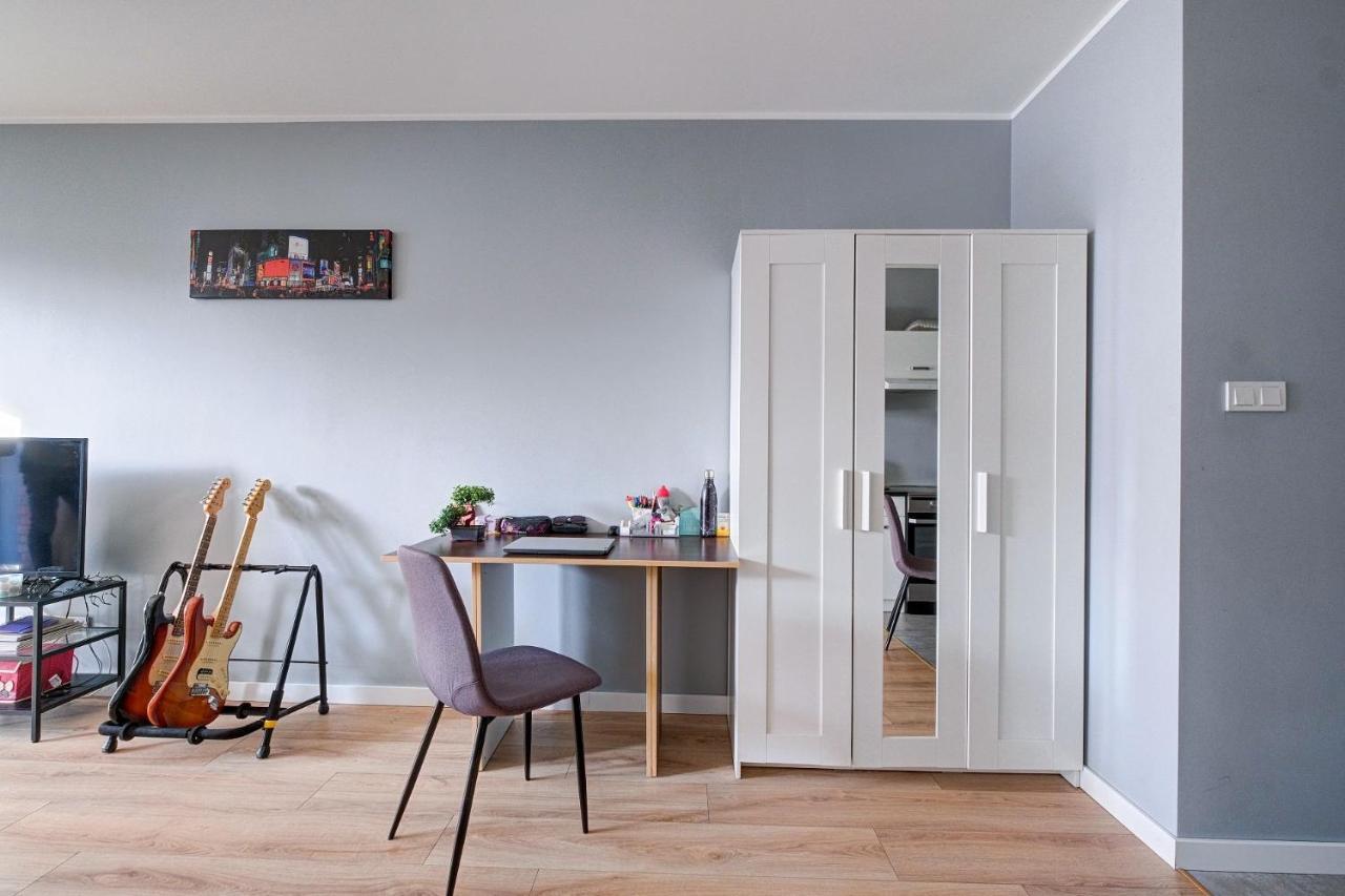 Szwedzka 4 Studio + Balcony Apartment Warsaw