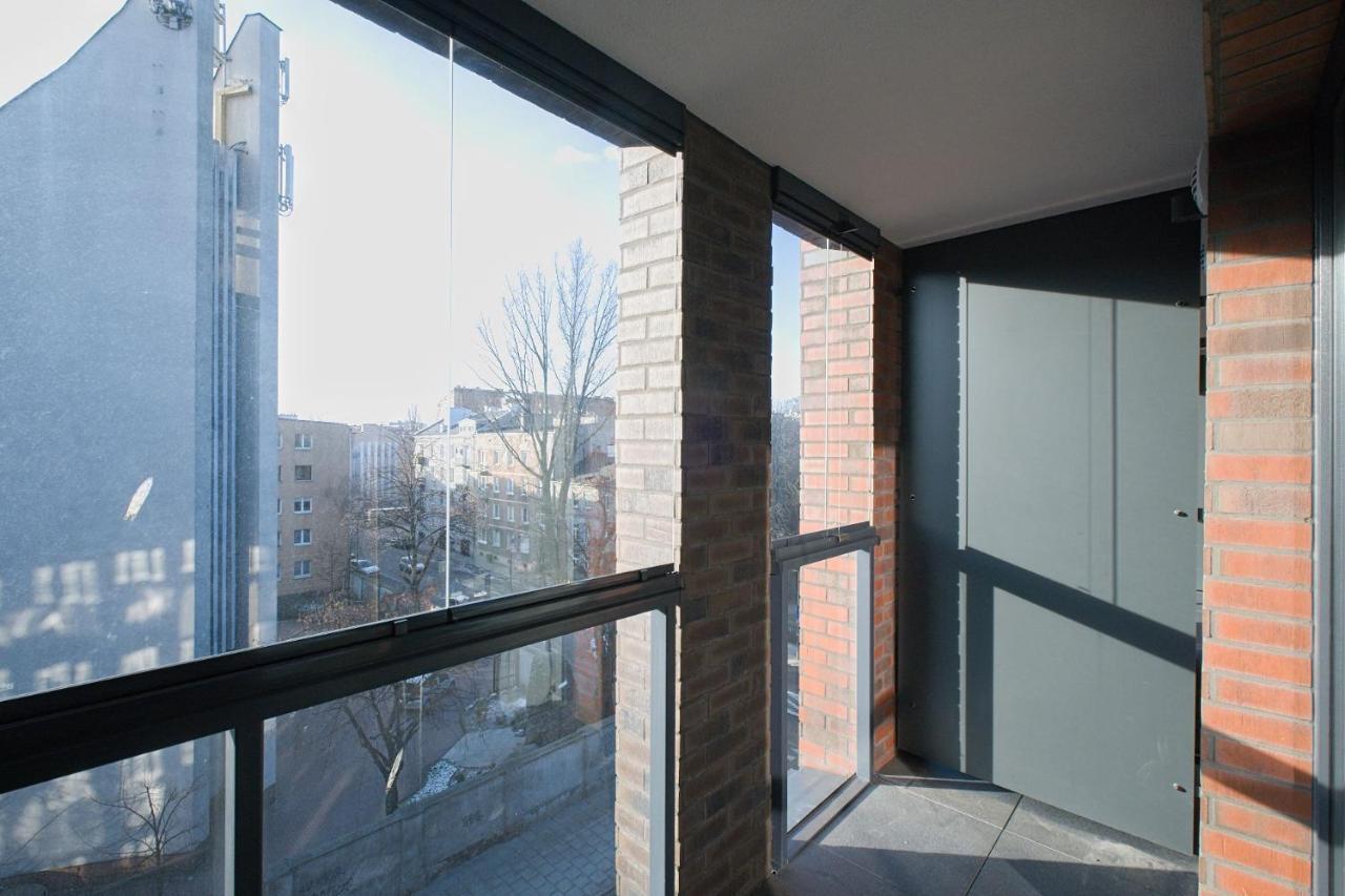 Szwedzka 4 Studio + Balcony Apartment Warsaw