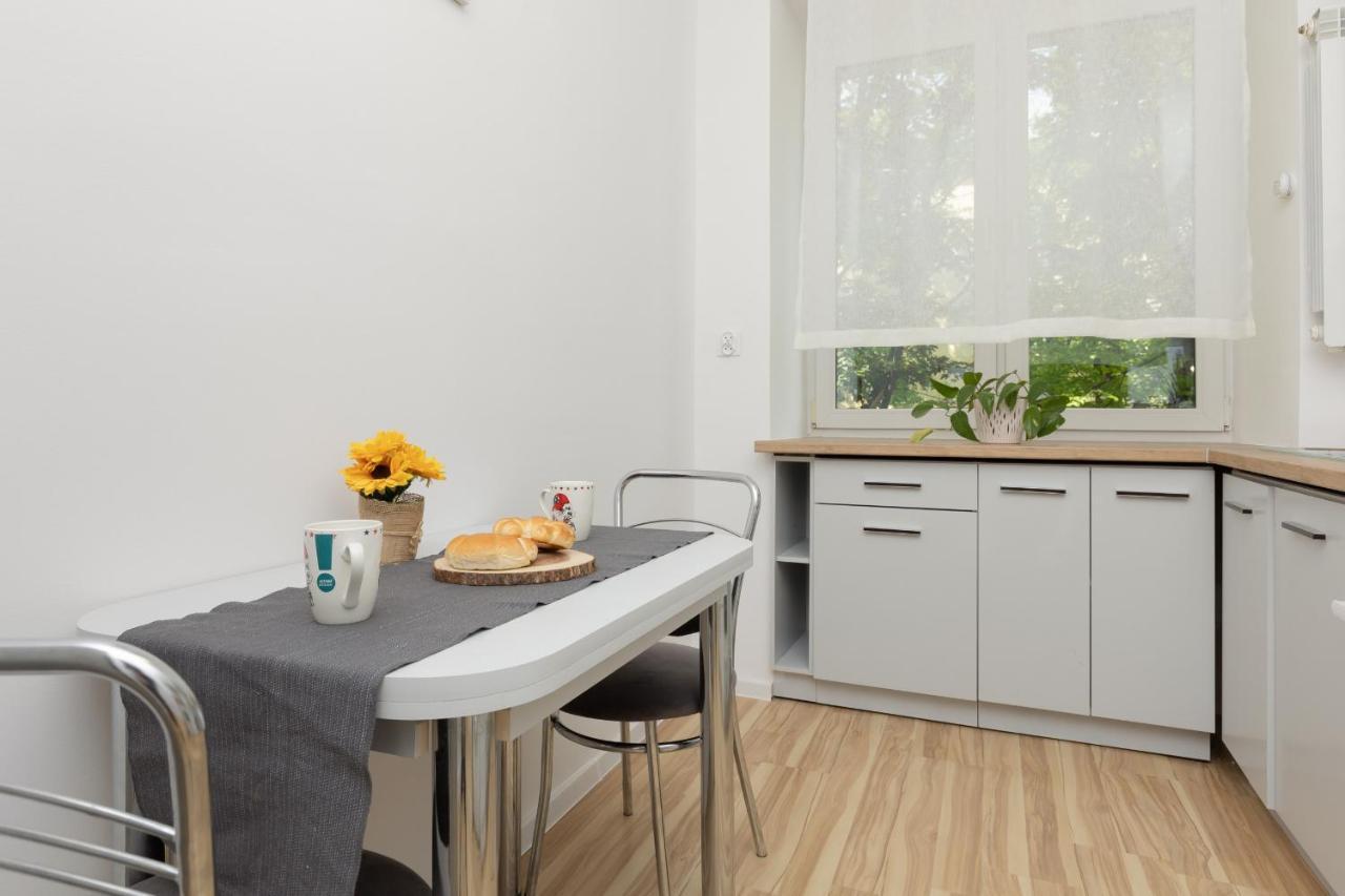 Bright Wola Near Metro Station By Renters Apartment